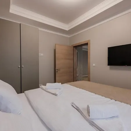 Beli Dvor 4*