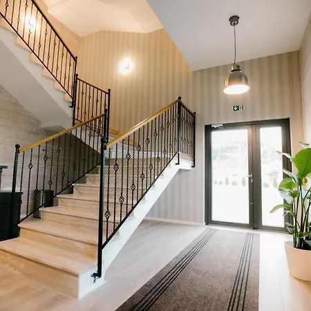 & Beli Dvor מלון 4*