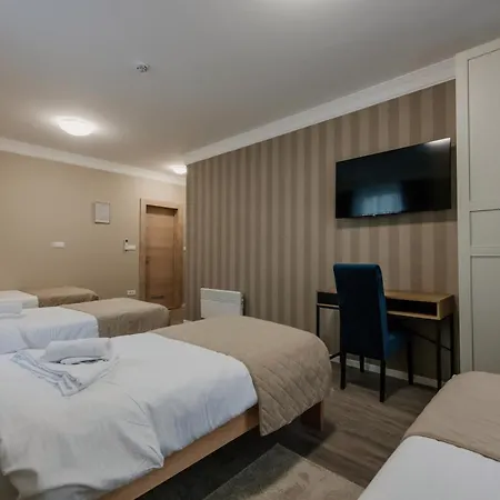 & Beli Dvor Szálloda 4*