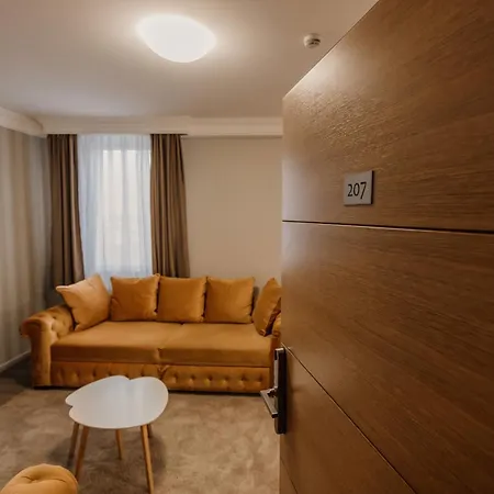 Hotel Apartments&rooms Beli Dvor 4*