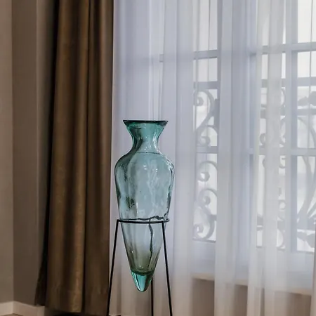 & Beli Dvor מלון 4*