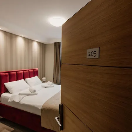 Beli Dvor 4* Cacak